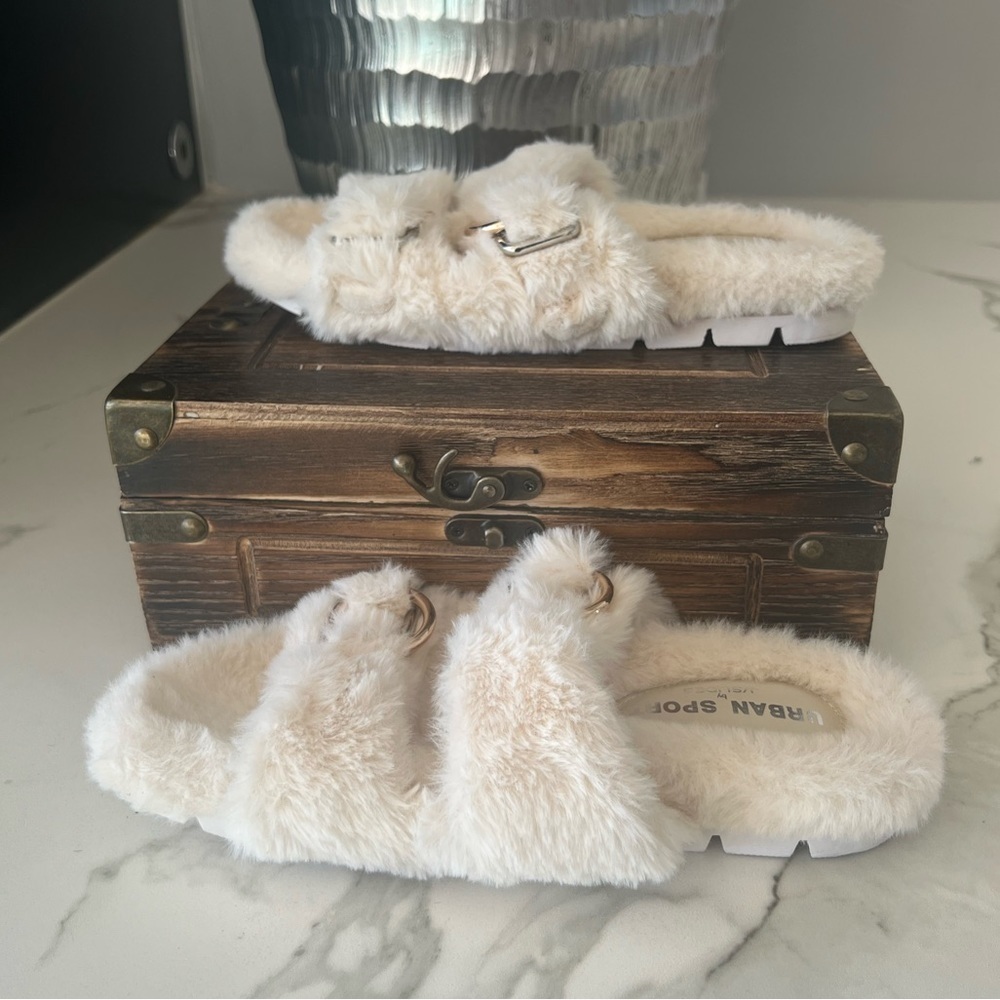 J/Slides Urban Sport J Slides Babee Faux Fur in Cream - Picture 5 of 8